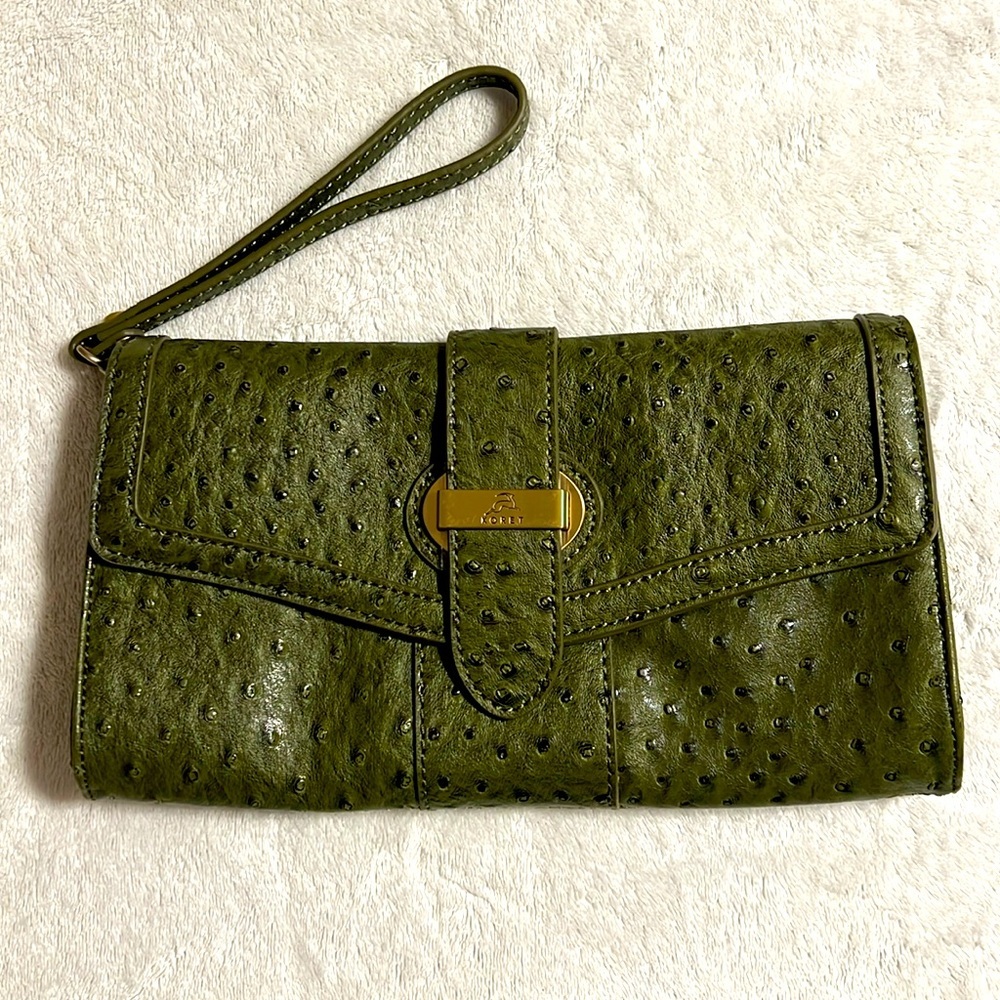 KORET. Green Vegan Ostrich Leather Envelope Bag. 11x7